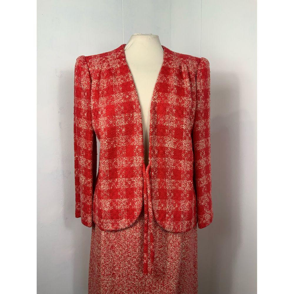Valentino Garavani Wool Skirt Suit in Red

Valentino Atelier fabric suit. 
 Skirt and jacket. 
 Size and composition label missing. 
 We think it's wool, lined. 
 Wearing an Italian 44. [[2] ] The jacket measures 44 cm at the shoulders, 48 cm at the