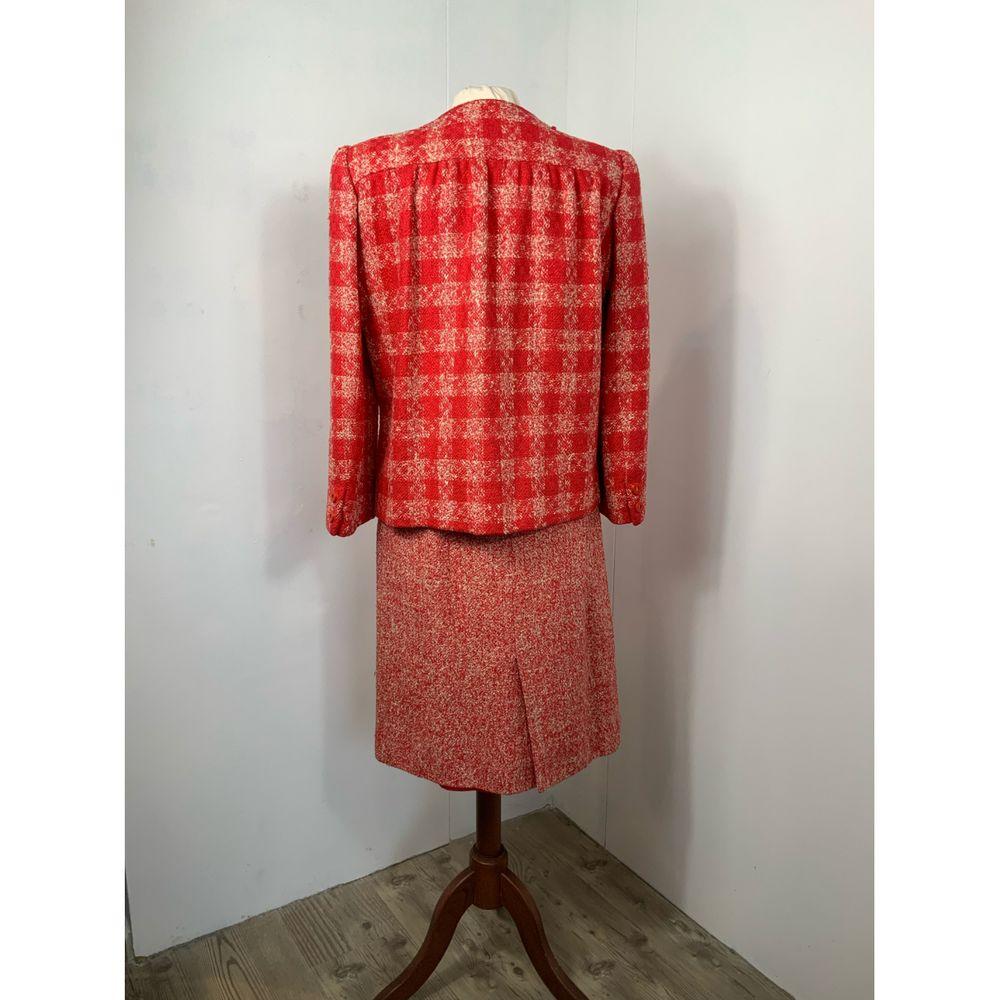 Valentino Garavani Wool Skirt Suit in Red In Good Condition For Sale In Carnate, IT