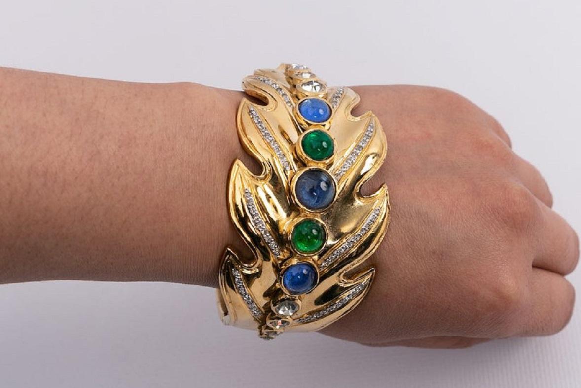 Valentino - Bracelet manchette en métal doré en vente 6