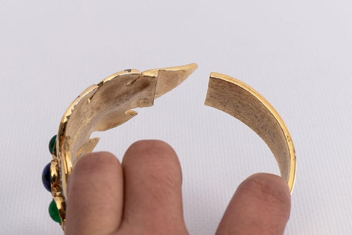 Valentino - Bracelet manchette en métal doré en vente 3
