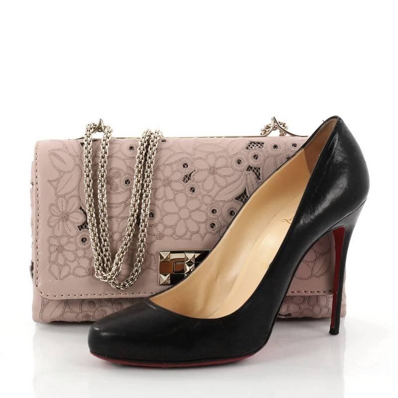 This authentic Valentino Girello Shoulder Bag Leather Lace Medium exemplifies the house's modern-classic aesthetic. Crafted from mauve floral leather lace, this chic bag features top metal bar with chain shoulder straps, embroidered napa leather net