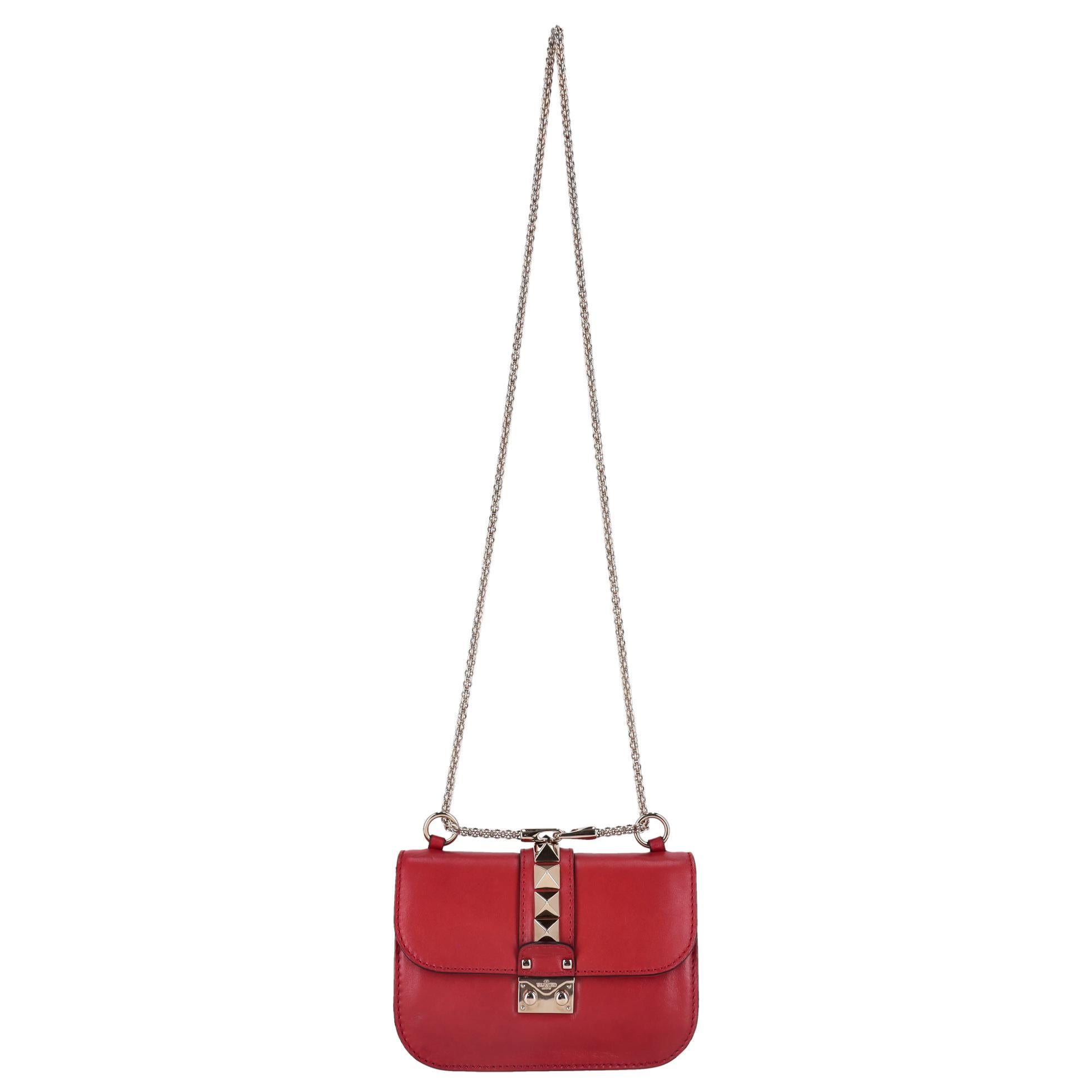 Rosso Borsa a tracolla in pelle Glam Lock Rockstud di Valentino in vendita