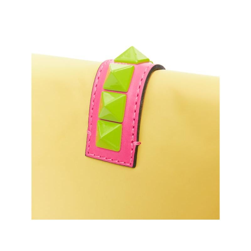 VALENTINO Glam Lock yellow green pink Rockstud leather push lock flap chain bag en vente 5