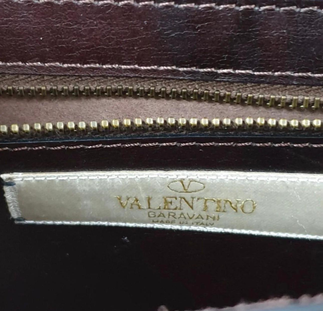 Valentino - Sac en cuir marron brodé Glamrock en vente 1