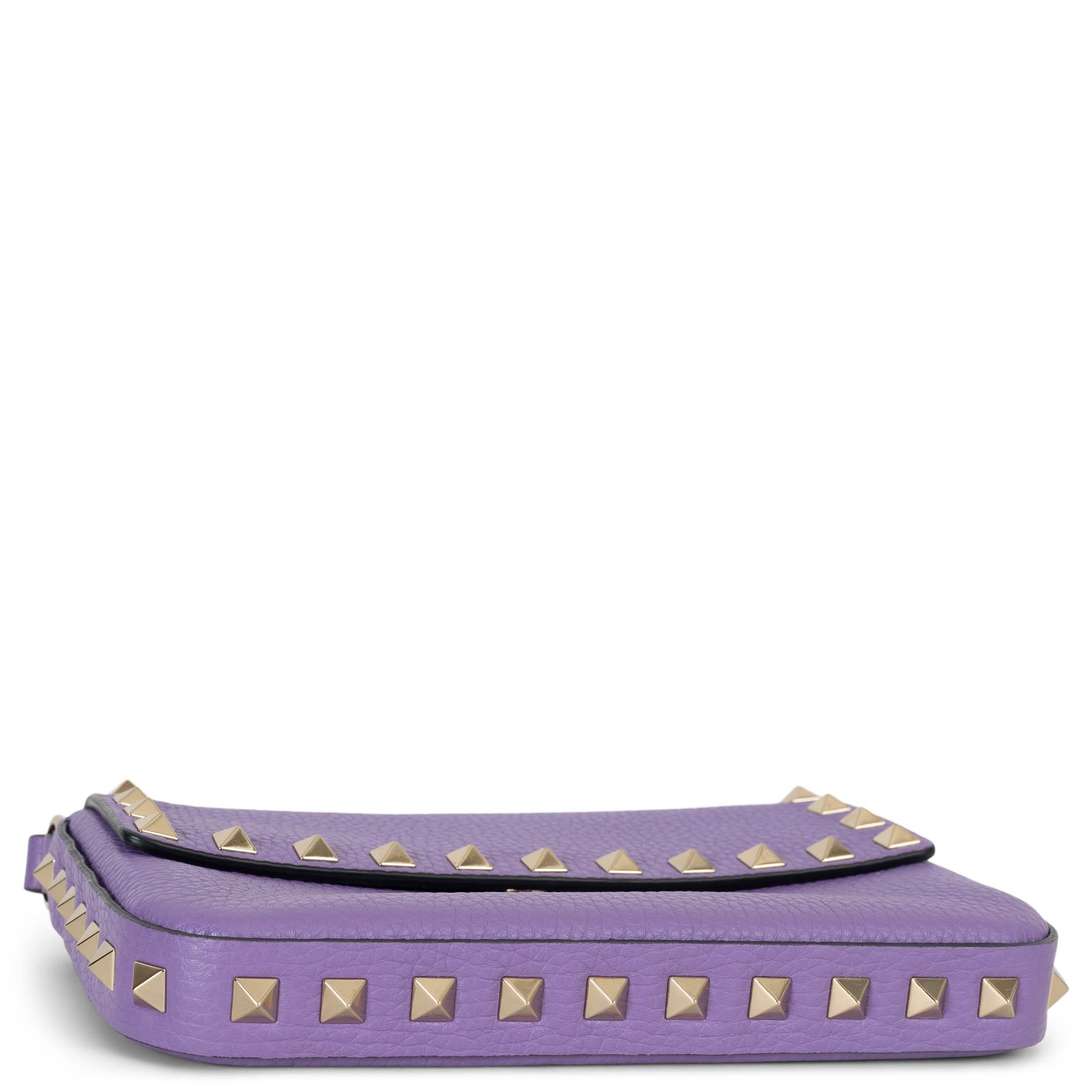 De las mujeres Bolso Crossbody VALENTINO Glicine de cuero morado 2023 ROCKSTUD POUCH en venta