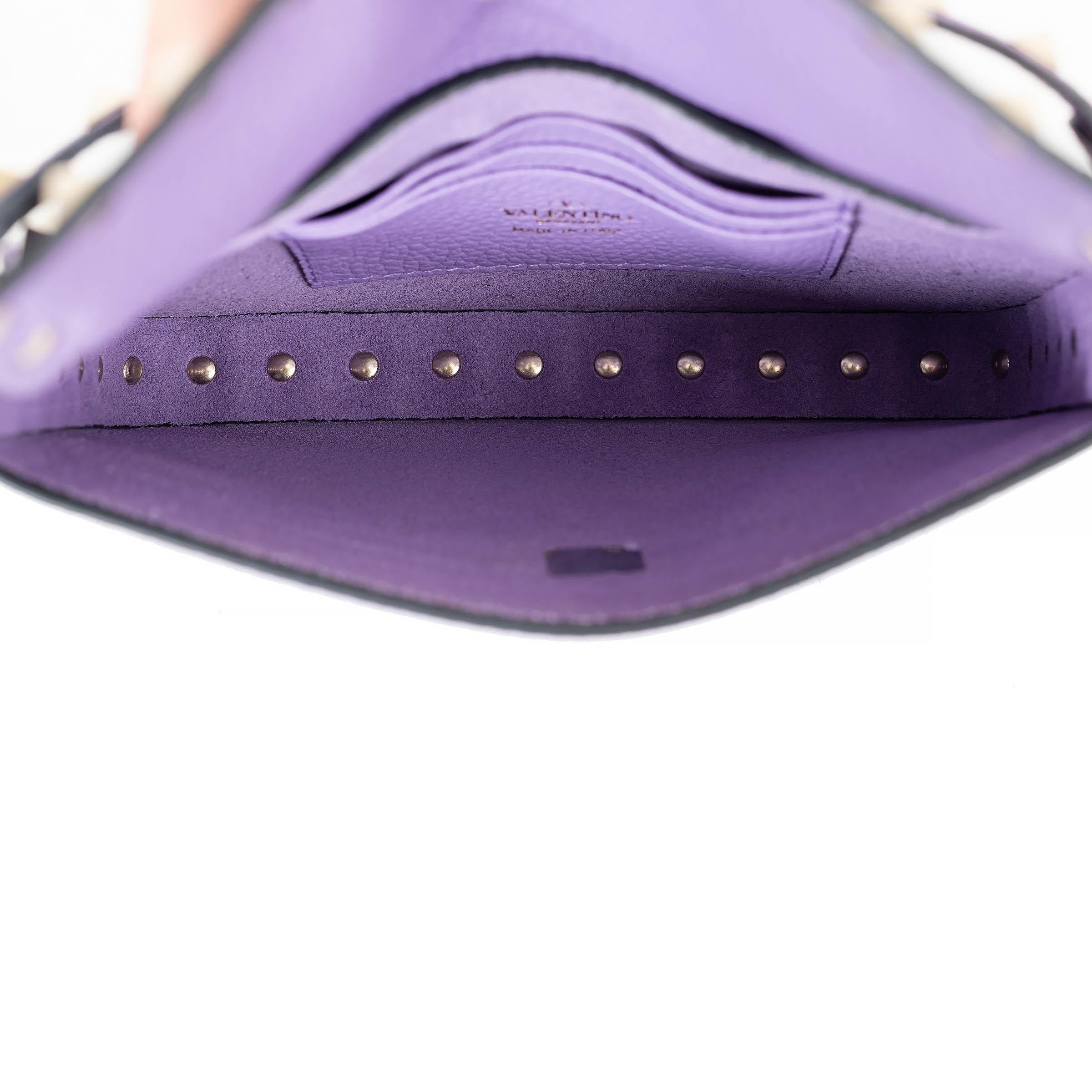 Bolso Crossbody VALENTINO Glicine de cuero morado 2023 ROCKSTUD POUCH en venta 1