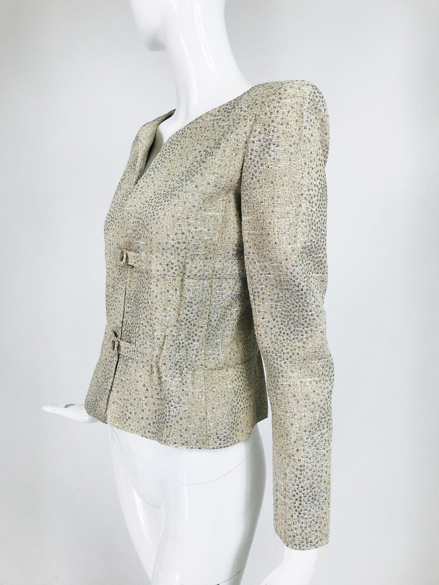 Valentino Glitter Silber gepunktete Metallic geraffte Taille Jacke  im Zustand „Hervorragend“ im Angebot in West Palm Beach, FL