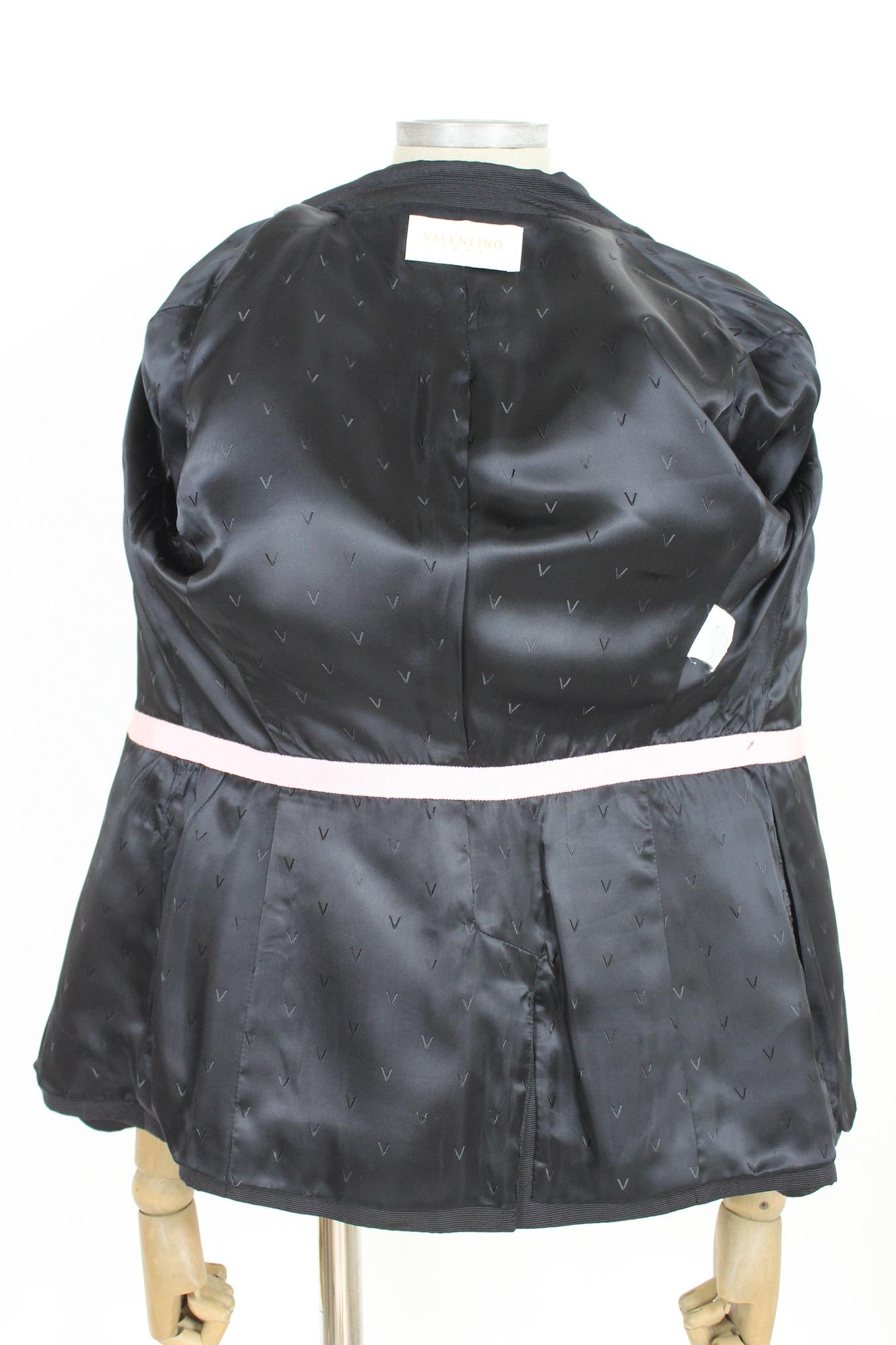 Valentino - Veste noire brillante et ajustée, vintage, années 1990 en vente 2