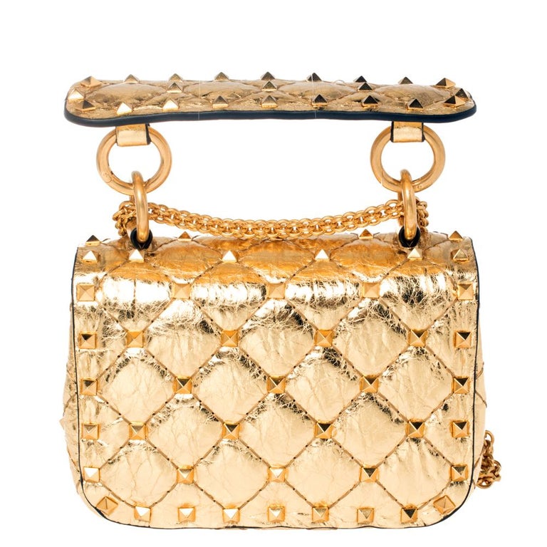 Valentino Rockstud bag. Ann Hathaway  Valentino rockstud bag, Valentino,  Bags