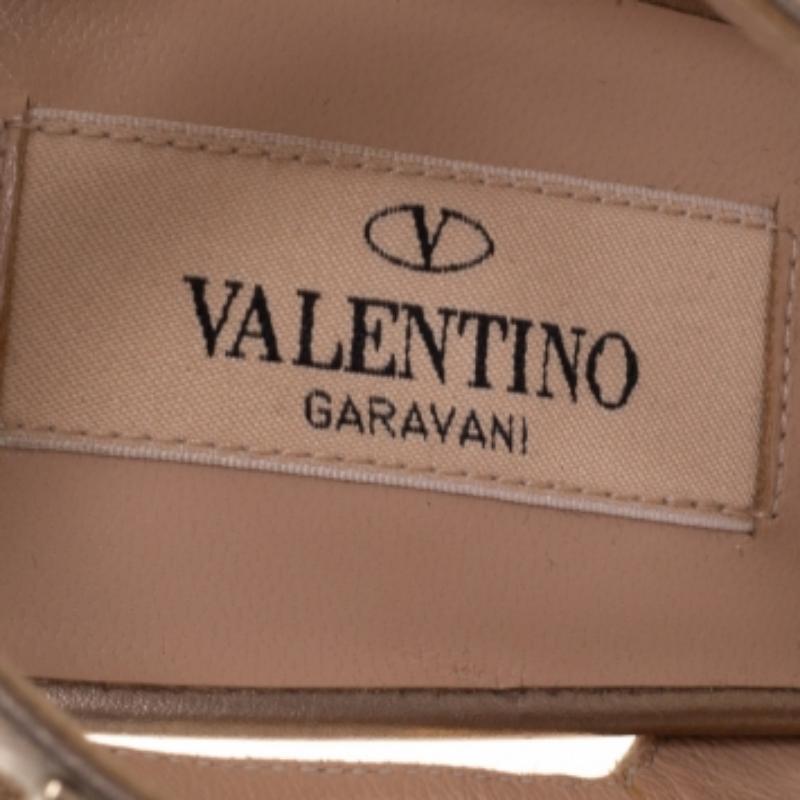 Valentino Gold Leather Rockstud  Ankle Strap Sandals Size 39.5 For Sale 1