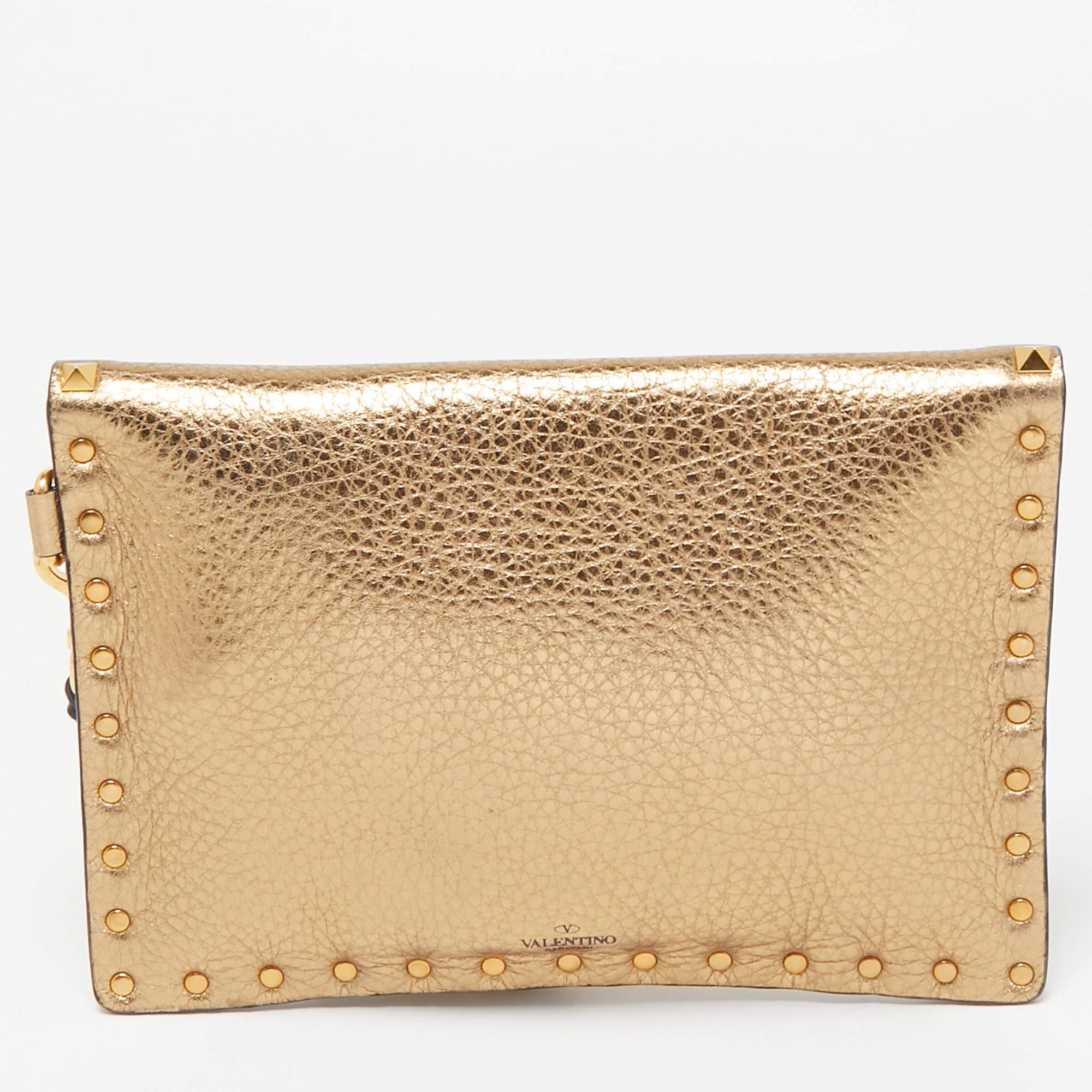 This clutch is just the right accessory to compliment your chic ensemble. It comes crafted in quality material featuring a well-sized interior that can comfortably hold all your little essentials.

Includes: Original Dustbag


