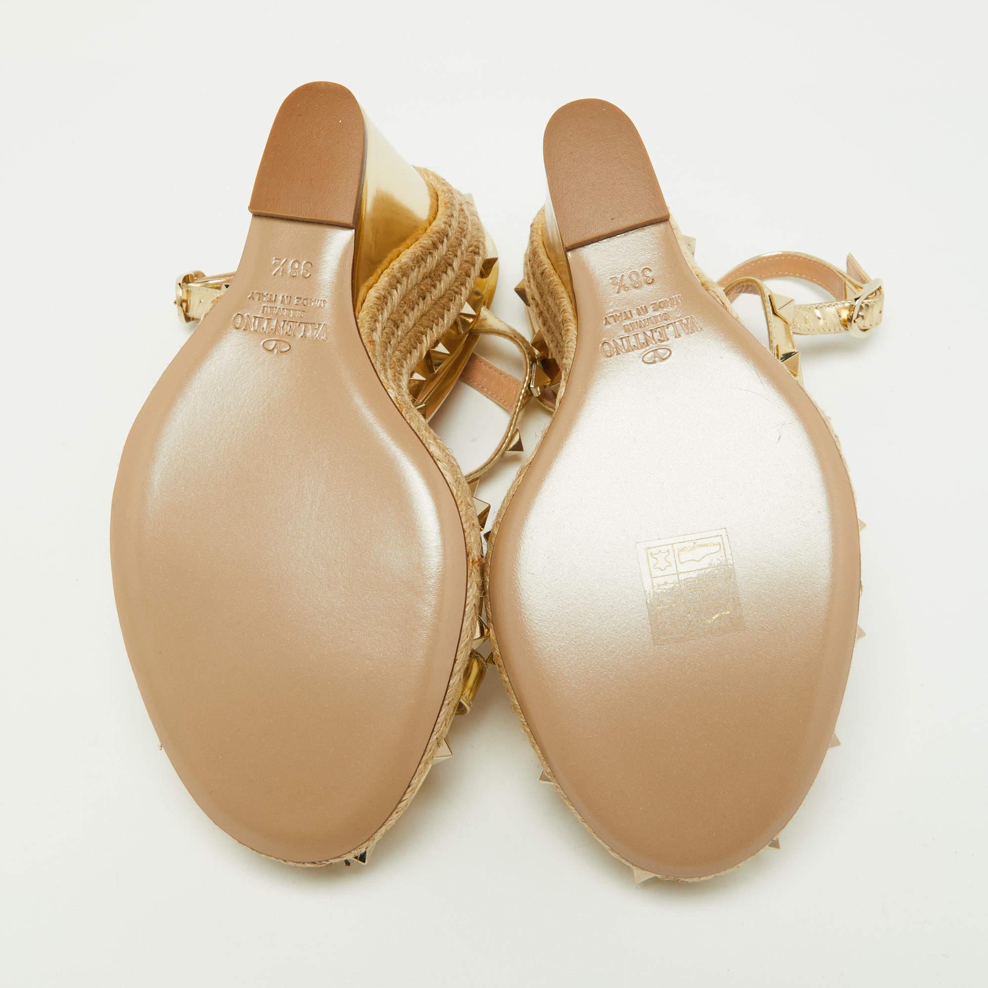 Valentino Gold Leather Rockstud Espadrille Wedge Platform Sandals Size 38.5 In New Condition In Dubai, Al Qouz 2