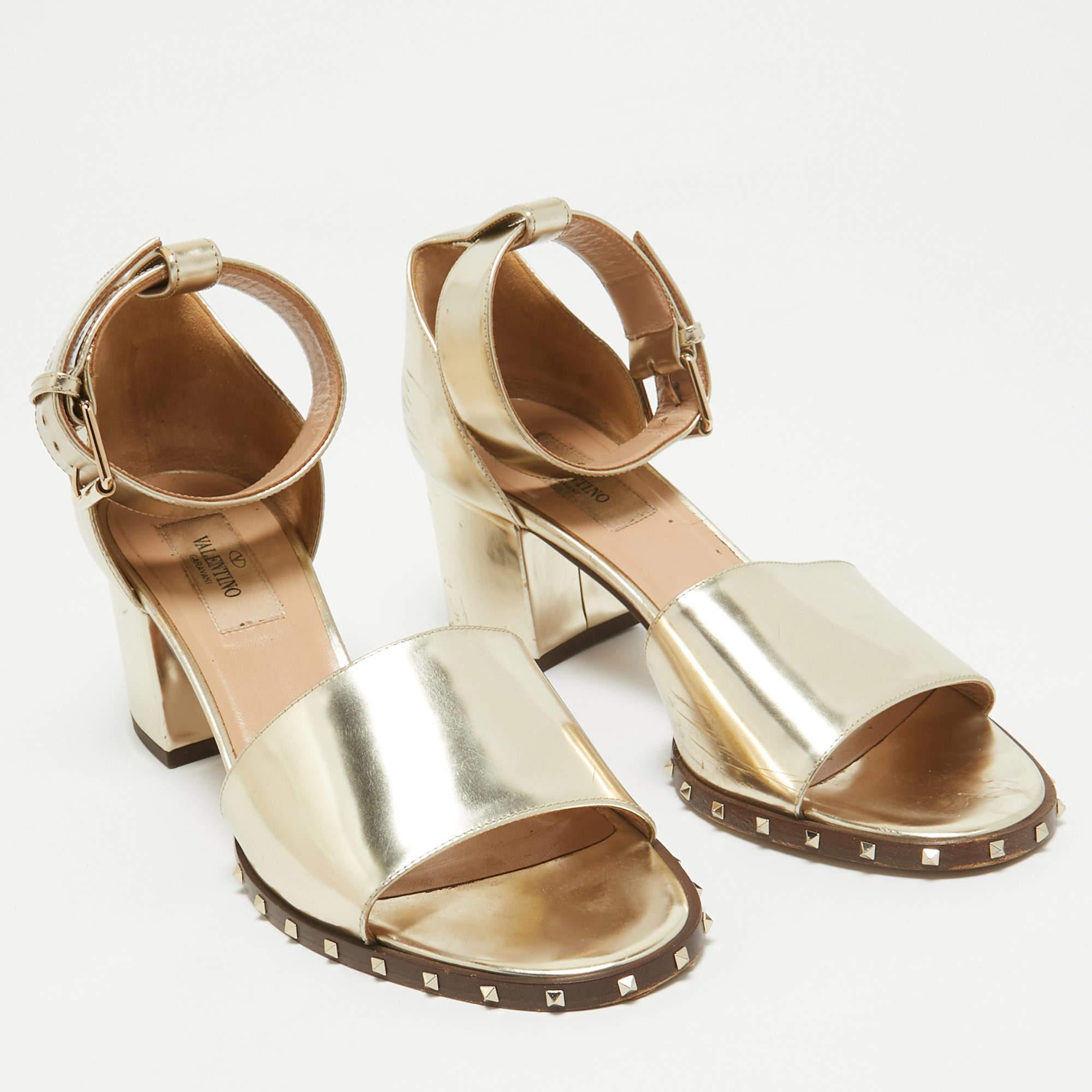 Women's Valentino Gold Leather Soul Rockstud Ankle Strap Sandals Size 38 For Sale
