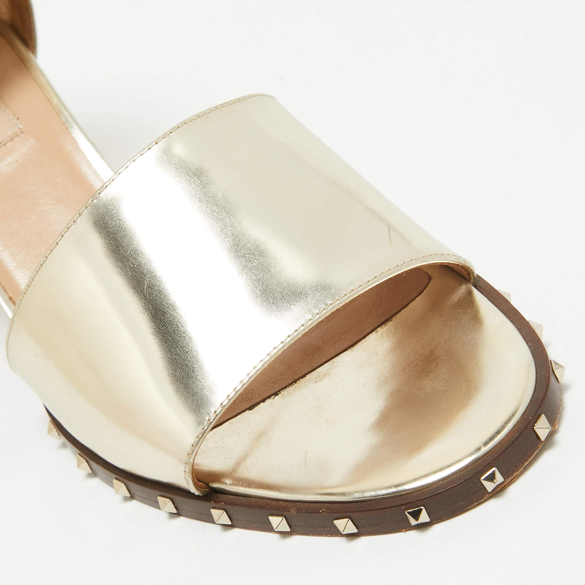 Valentino Gold Leather Soul Rockstud Ankle Strap Sandals Size 38 For Sale 4