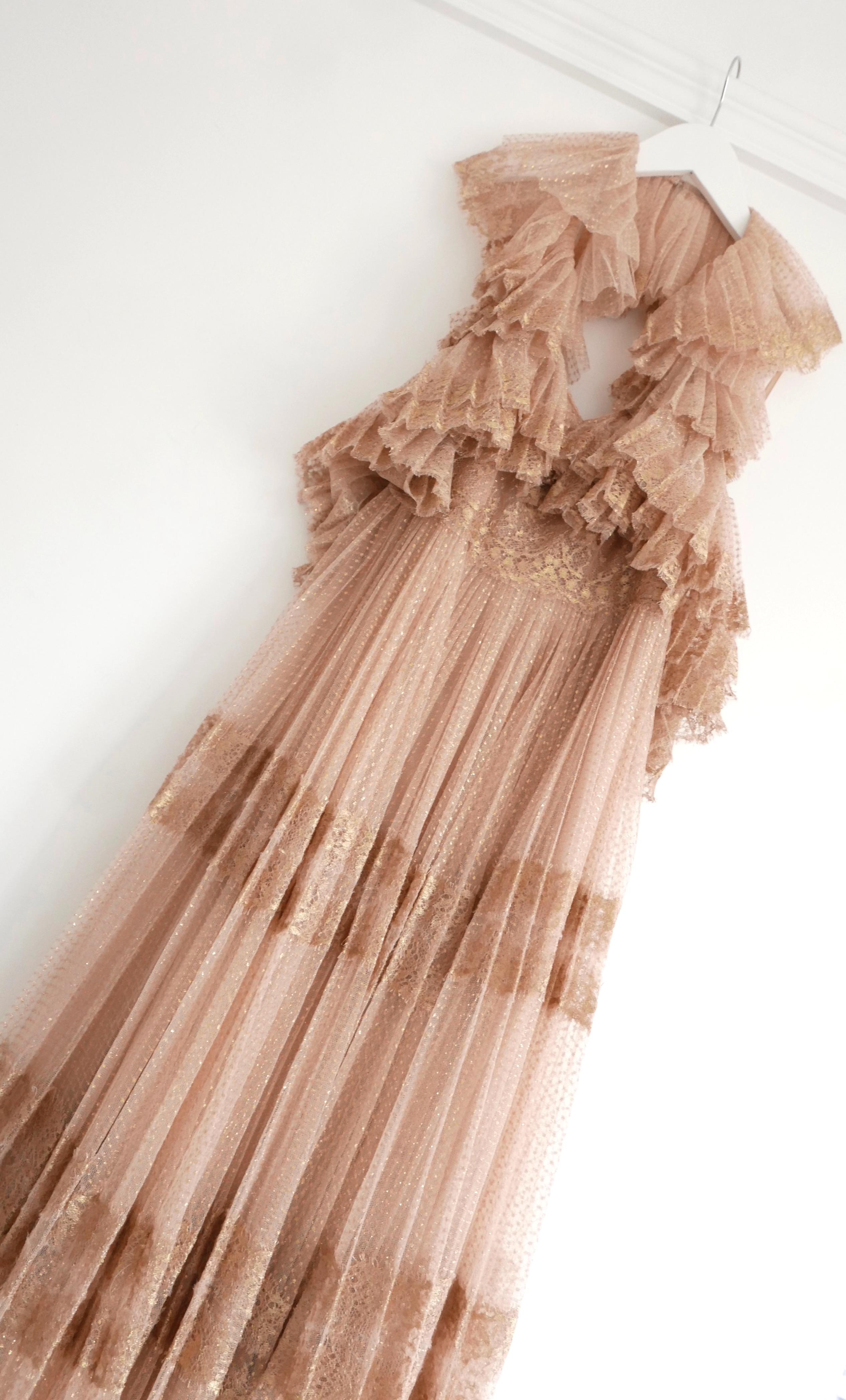 Valentino Gold/Nude Tiered Tulle Lace Gown Dress In New Condition For Sale In London, GB