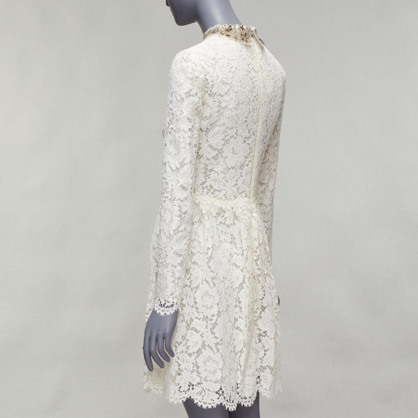 Valentino, abito da sposa in pizzo crema con collo ricamato e paillettes dorate in vendita 1