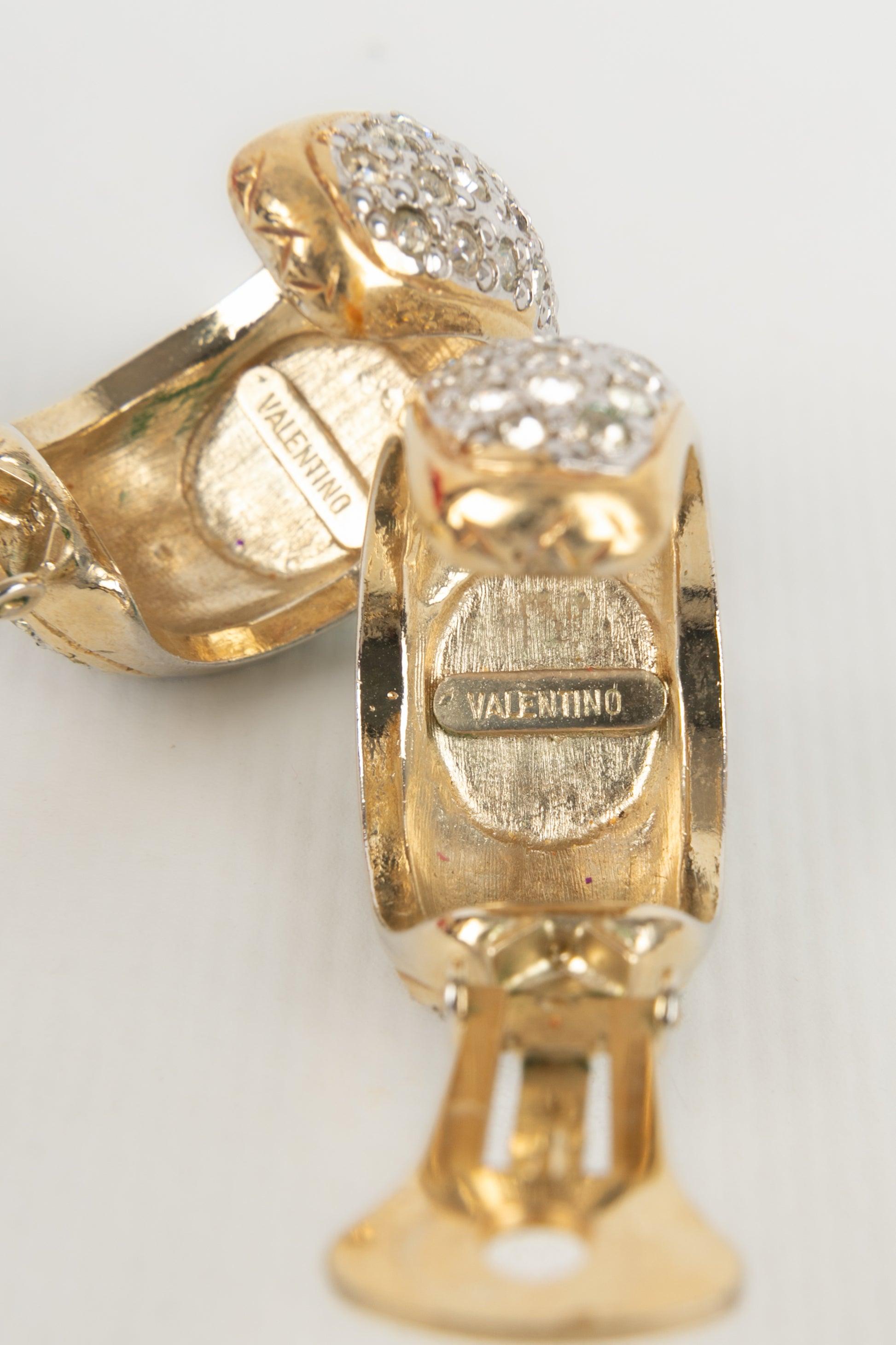 Valentino Goldene Metall-Ohrringe mit Strass und Glaspaste Cabochons verziert im Angebot 2