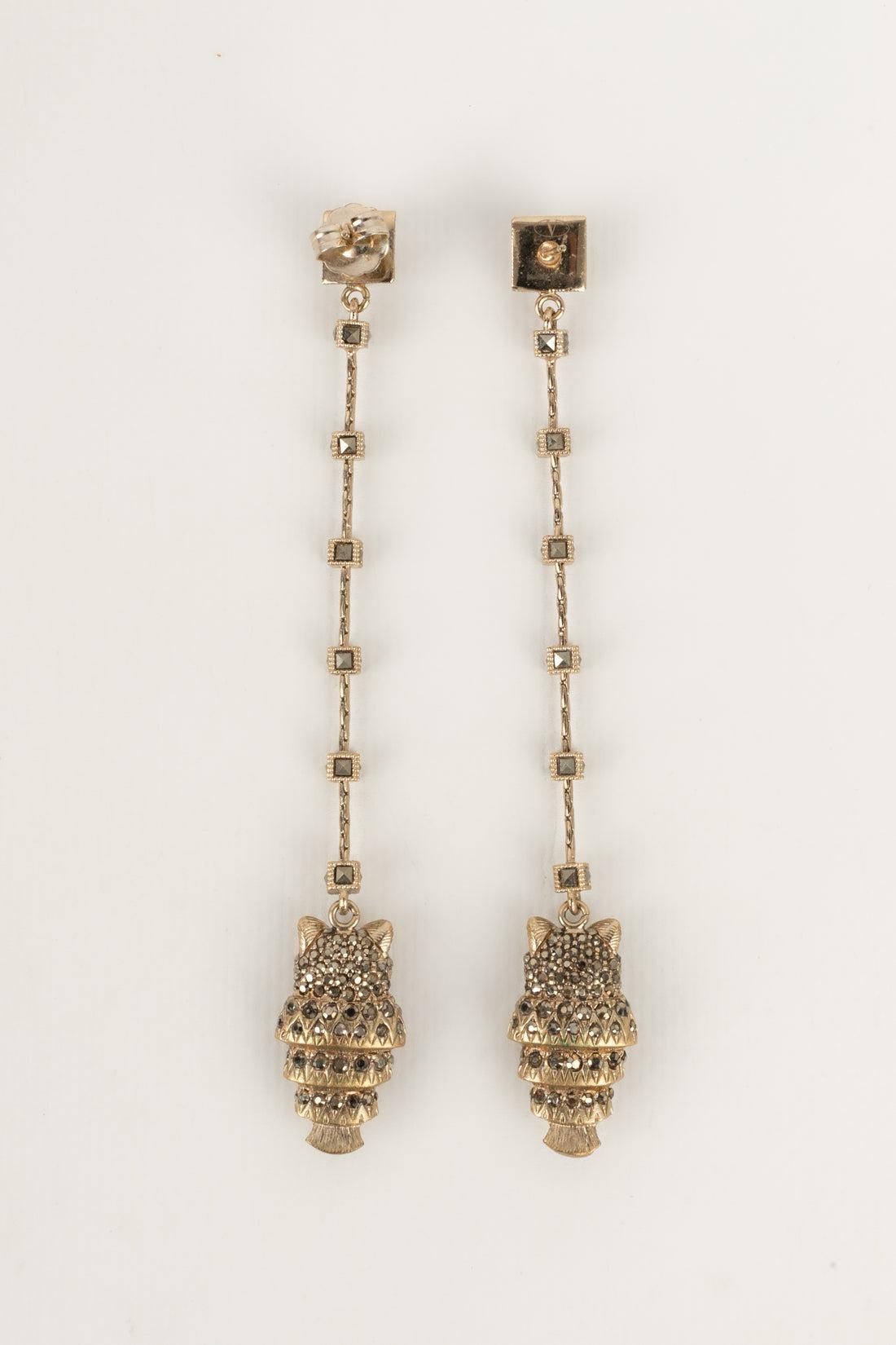 Valentino Golden Metal Earrings with Rhinestones In Excellent Condition For Sale In SAINT-OUEN-SUR-SEINE, FR