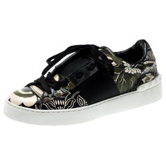 Valentino Offene Sneakers aus Leder mit Blumendruck in Grün/Beige, Größe 39