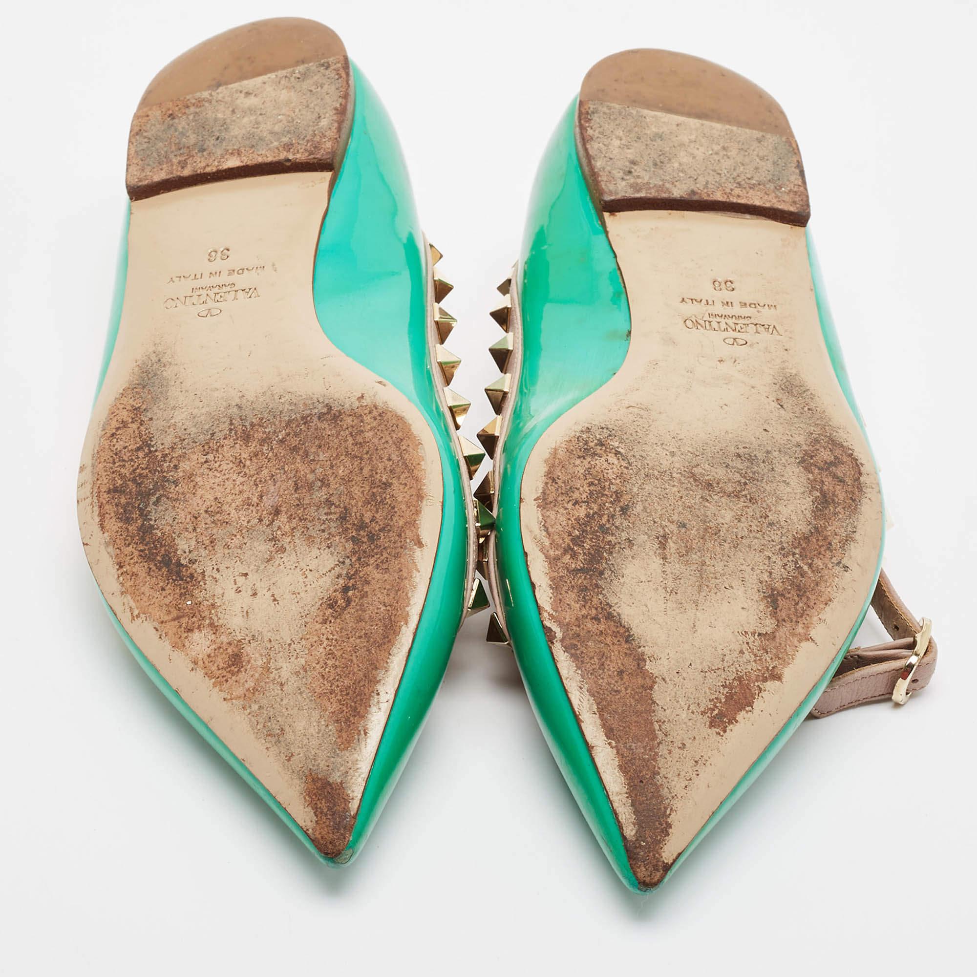 Valentino Green/Beige Patent and Leather Rockstud Ballet Flats Size 38 en venta 1