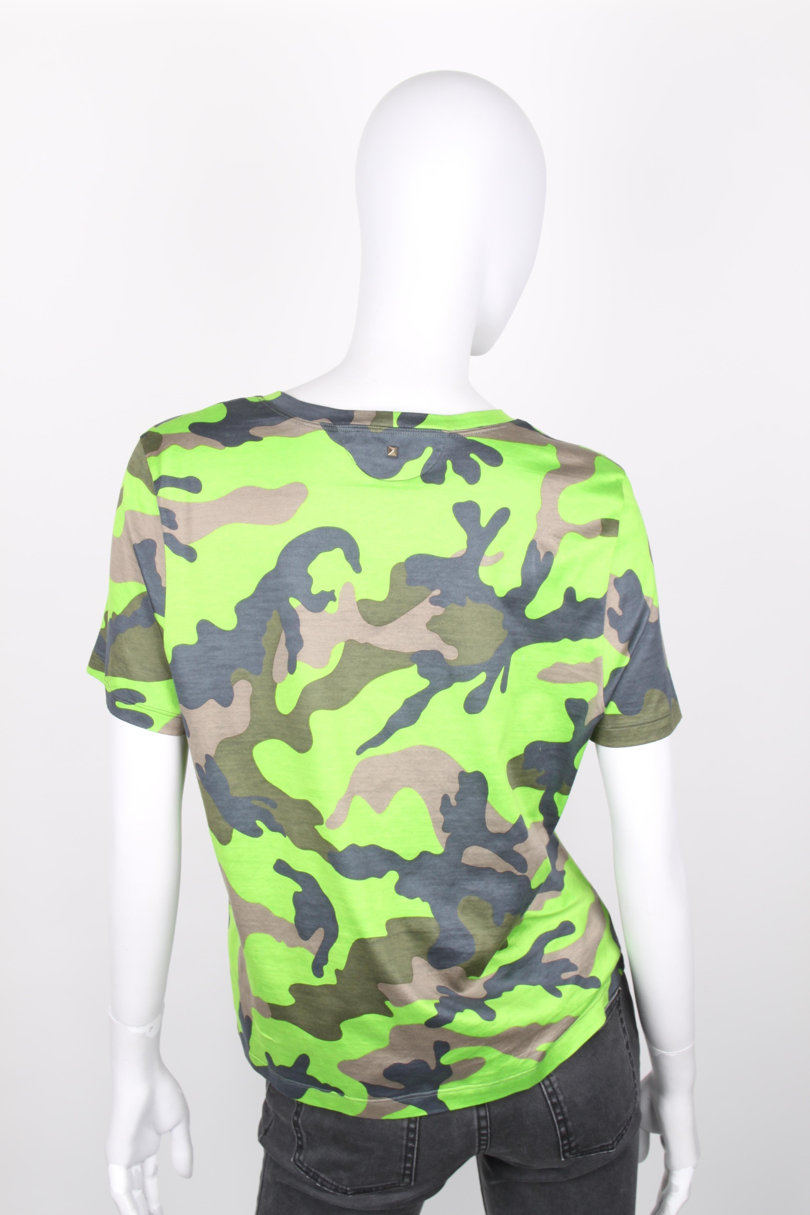 Valentino Green Camo Short-Sleeve Rockstud T-Shirt In Excellent Condition For Sale In Baarn, NL