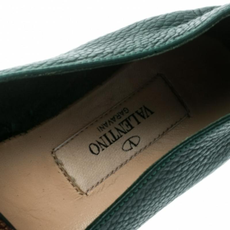 Alpargatas de piel bordada Valentino Verde Talla 35 en venta 2