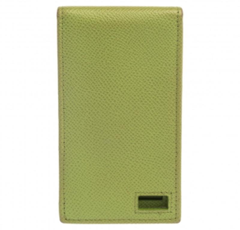 Valentino Green Grained Leather Rockstud iPhone 5 Flip Case In Fair Condition For Sale In Dubai, Al Qouz 2