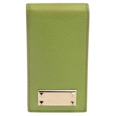 Funda Flip para iPhone 5 Rockstud de piel granulada verde de Valentino