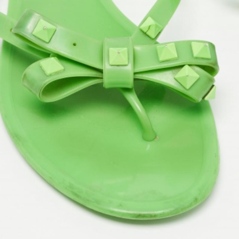Valentino - Chausssures plates à clous verts, taille 38 Pour femmes en vente