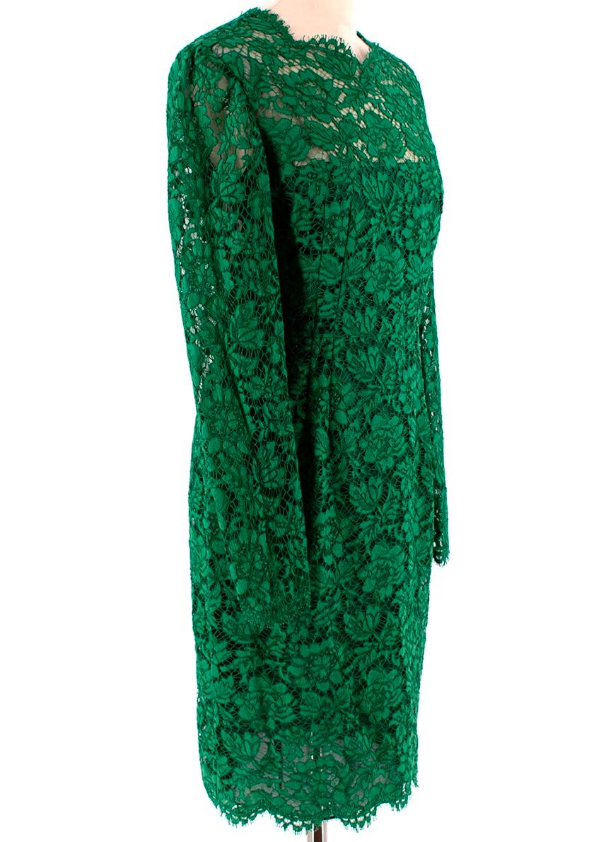 Valentino Grünes Spitzenkleid mit langen Ärmeln 

- Wunderschöne glatte Spitze mit Blumenmotiv 
- Wunderschöne smaragdgrüne Farbe
- Schleifen-Details in der hinteren Mittelnaht  
- Vollständig gefüttert mit weichem Seidenstoff  
- Verdeckter