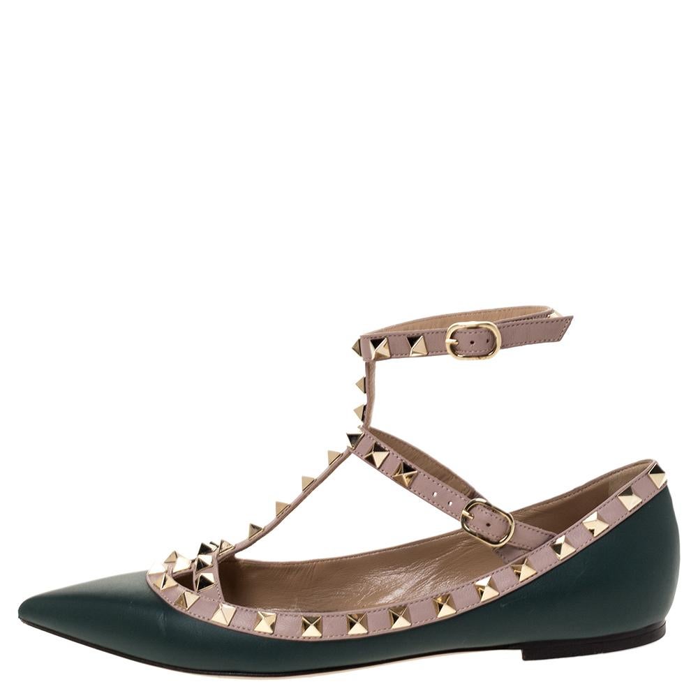 How can one not fall in love with these ballet flats by Valentino! They've been beautifully crafted from leather and are styled with pointed toes and signature Rockstud details on the buckled leather straps that form a cage effect on the vamps.