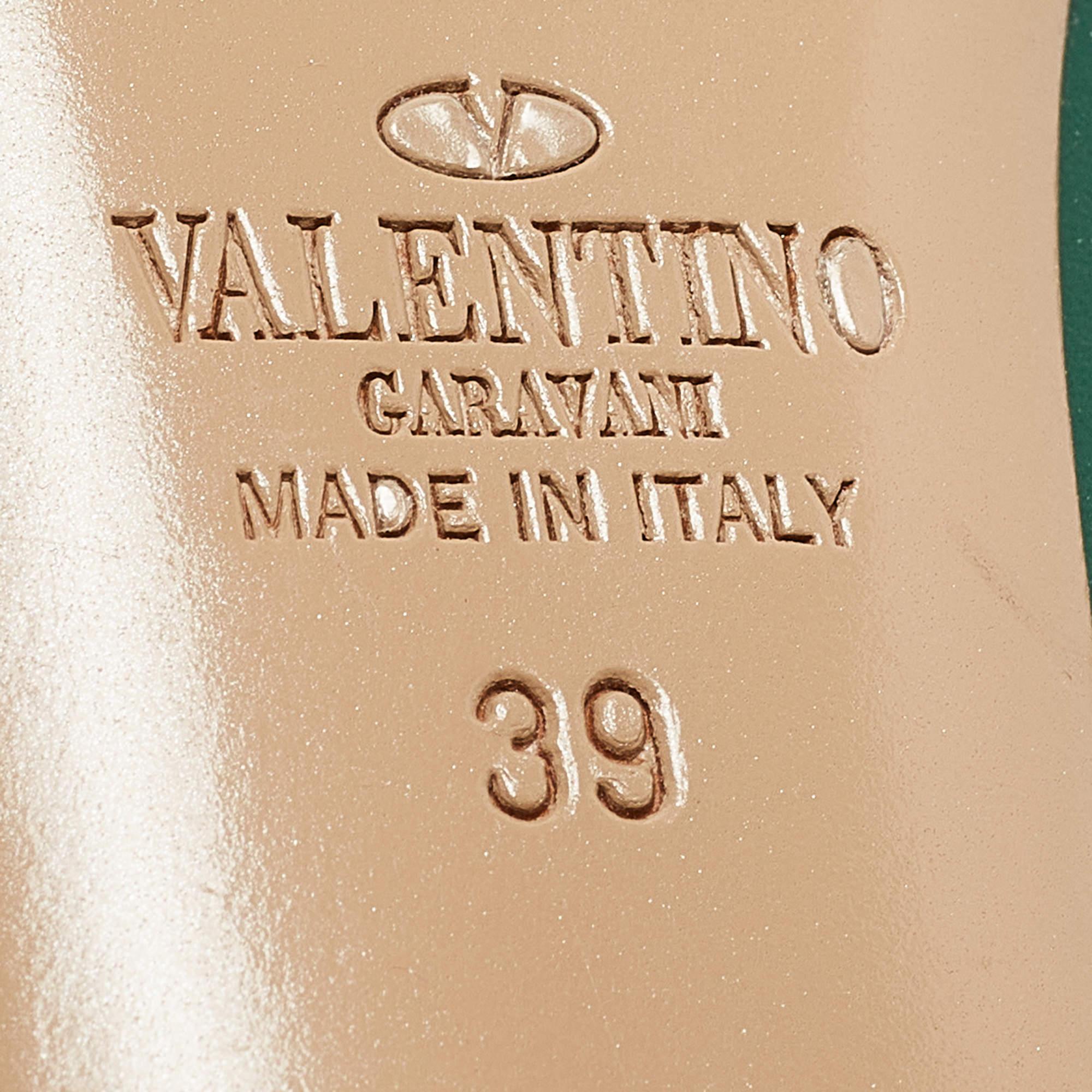 Valentino Grüne Leder-Pumps mit Nieten und Knöchelriemen Größe 39 im Angebot 1