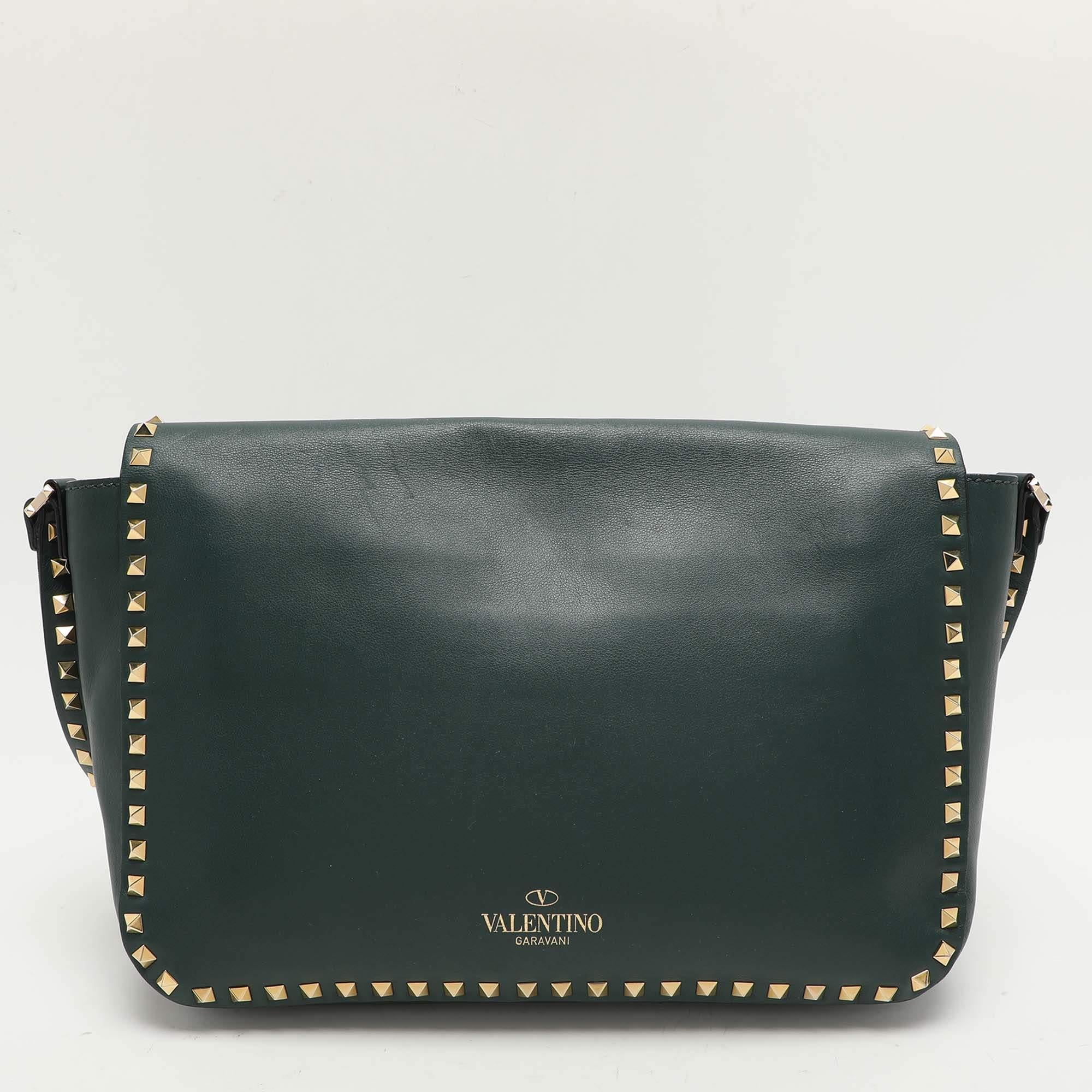 Valentino Green Leather Rockstud Flap Shoulder Bag In Good Condition In Dubai, Al Qouz 2