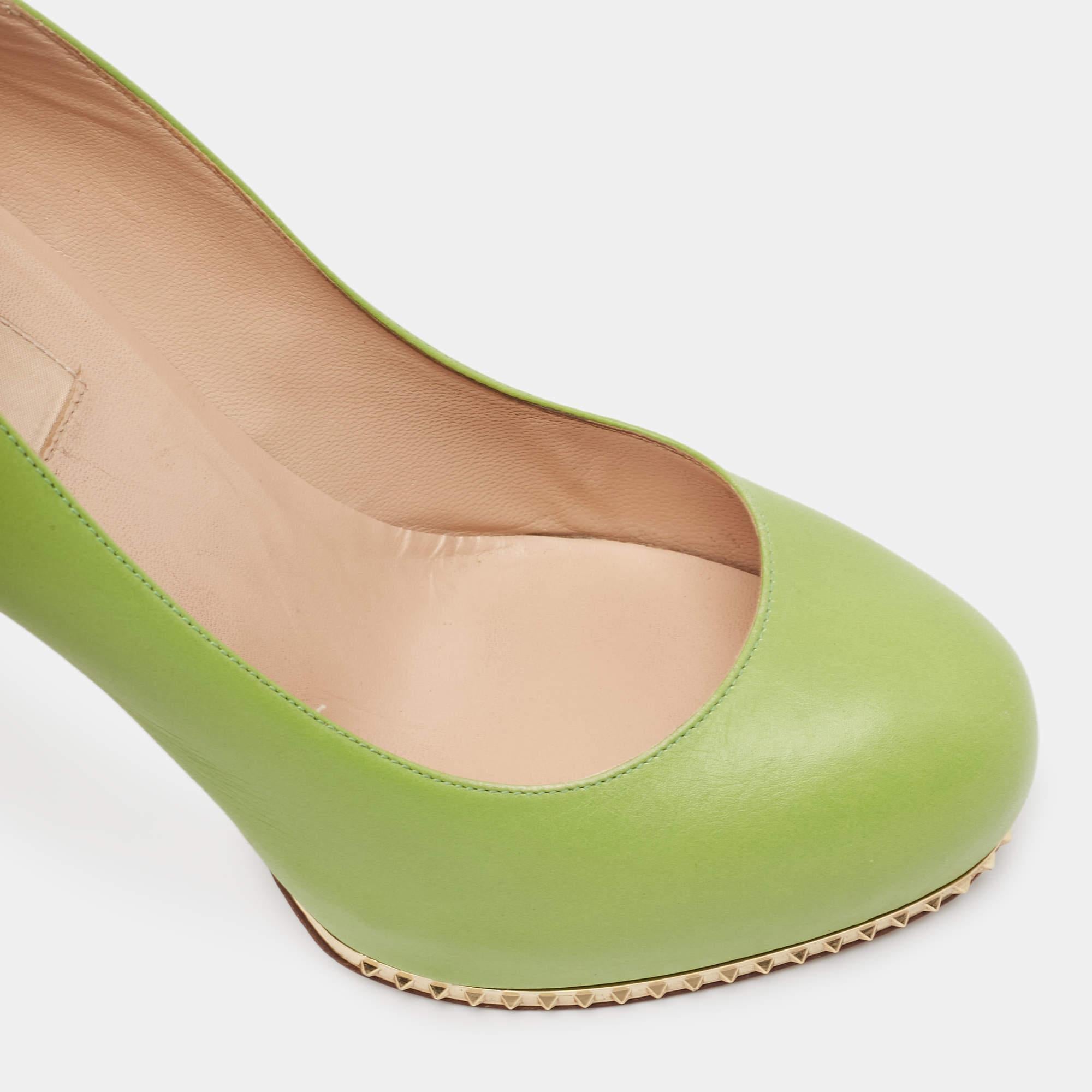 Valentino Green Leather Spike Platform Round Toe Pumps Size 37 For Sale 3