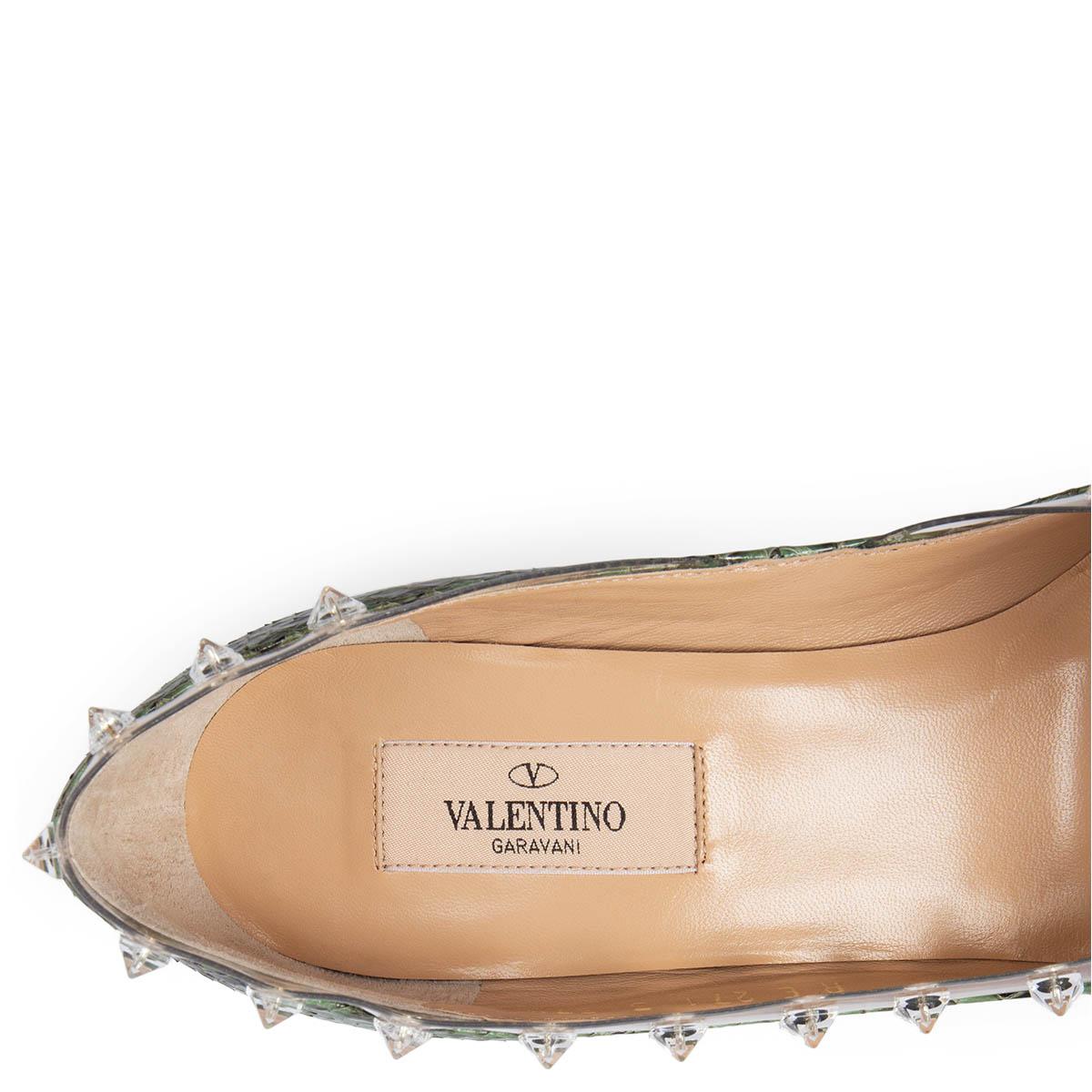 VALENTINO green NAKED ROCKSTUD PVC & PYTHON Pumps Shoes 37.5 In New Condition For Sale In Zürich, CH