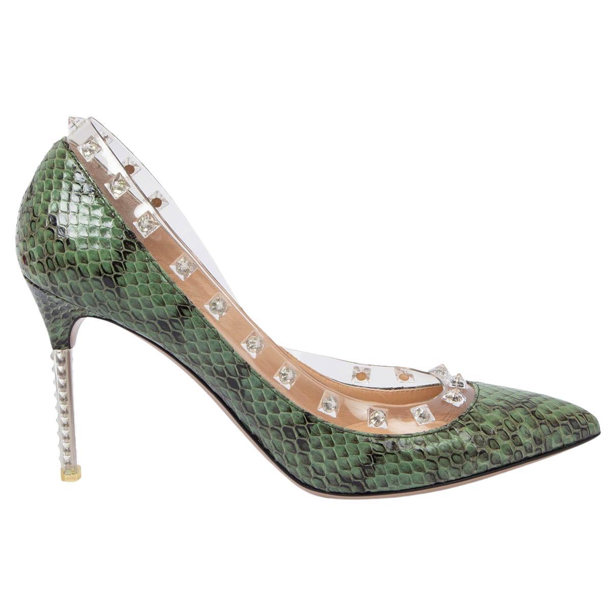VALENTINO Chaussures à talons verts en PVC et python clouté, taille 37,5 en vente
