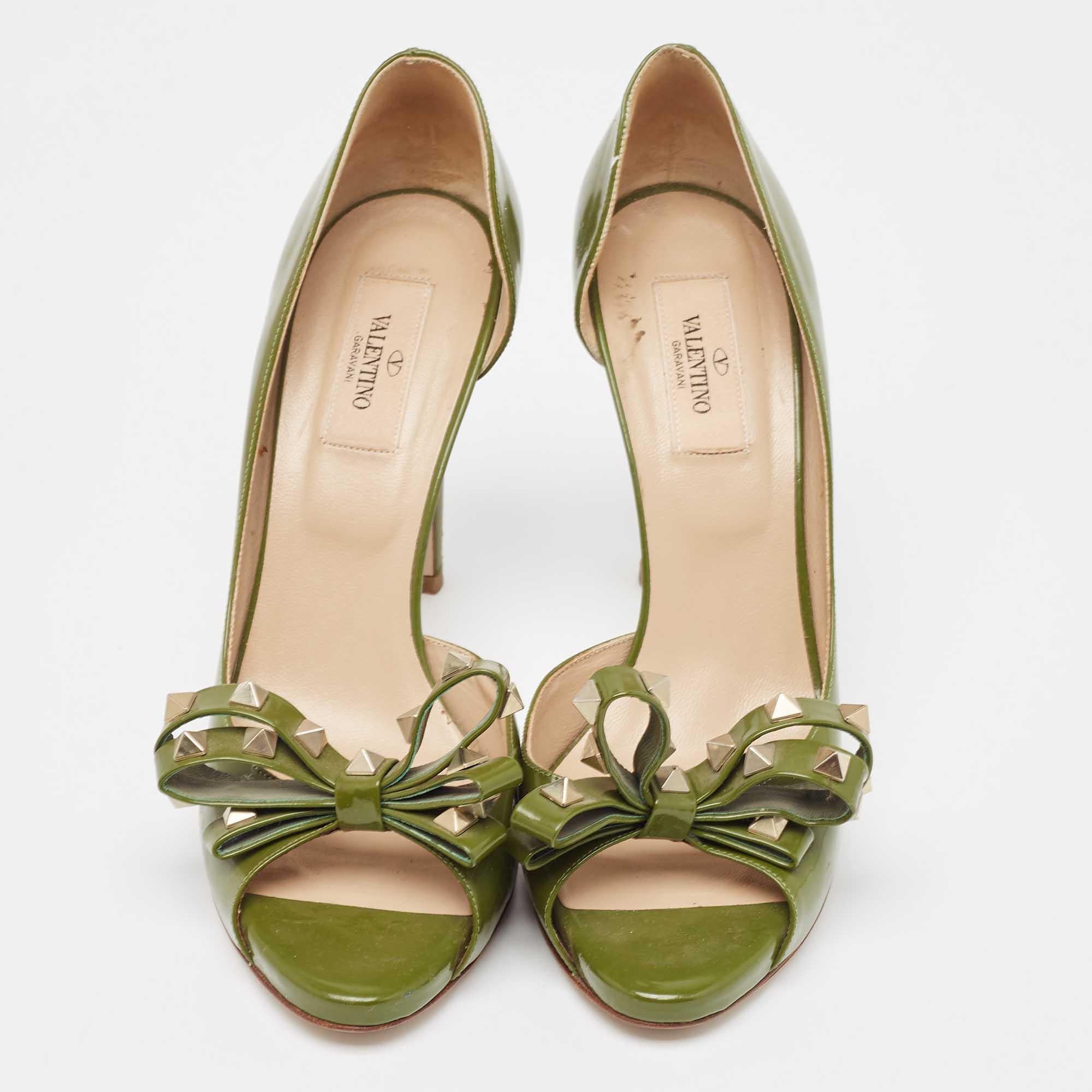 Brown Valentino Green Patent Leather Rockstud Bow Open Toe D'orsay Pumps Size 39.5 For Sale
