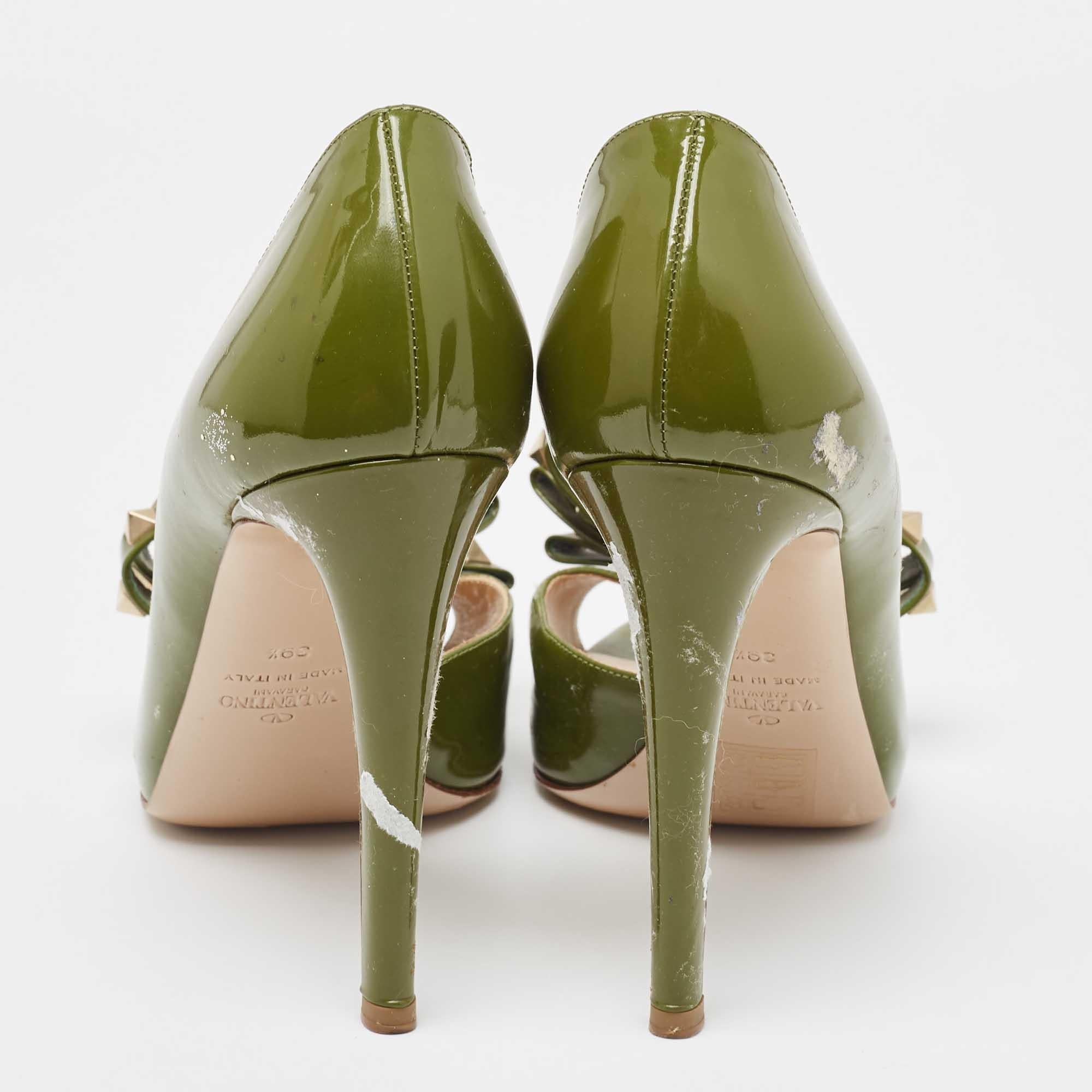Women's Valentino Green Patent Leather Rockstud Bow Open Toe D'orsay Pumps Size 39.5 For Sale