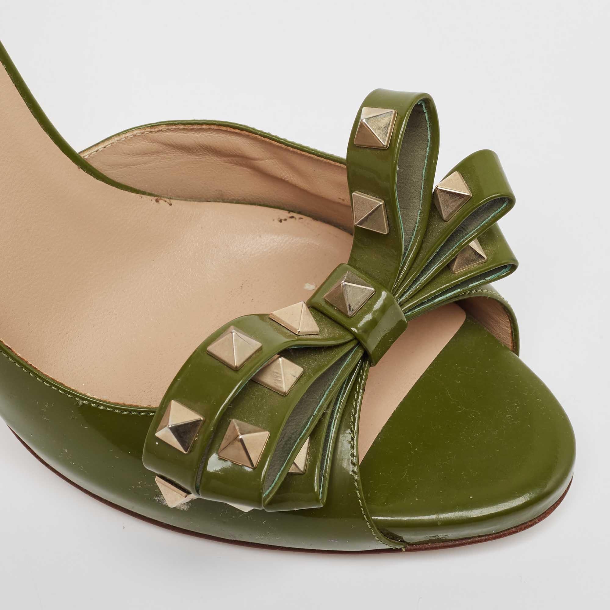 Valentino Green Patent Leather Rockstud Bow Open Toe D'orsay Pumps Size 39.5 For Sale 3