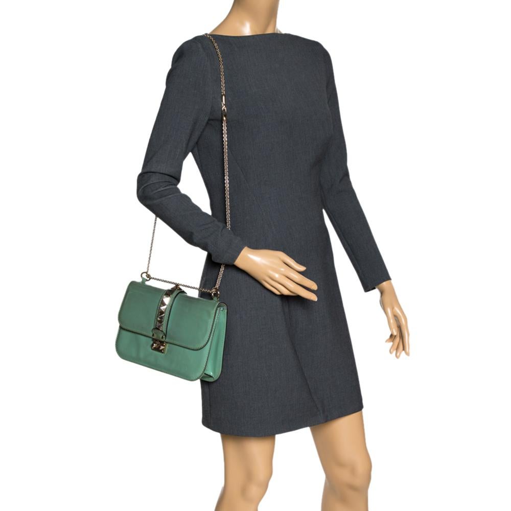Valentino Grün Lackleder Rockstud Medium Glam Lock Flap Tasche (Grau)
