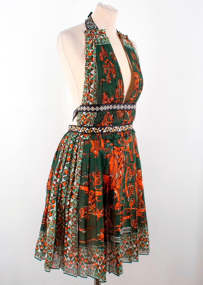 Valentino Green Print Halterneck Dress

-Halterneck printed mini dress
-V neck
-Pleated green dress with orange rhino print
-Leather straps around waistline and neckline
-Deep cut back
-Zip closure

Please note, these items are pre-owned and may