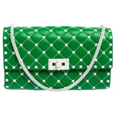 Valentino Pochette en cuir matelassé vert à clous Rockstud et chaîne à pointes