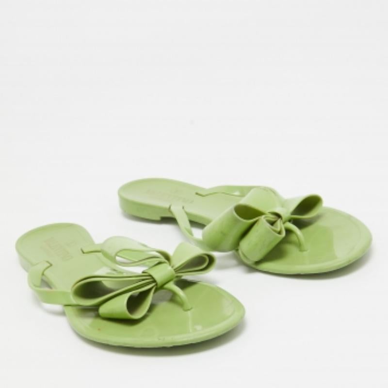 Donna Valentino Greene & Greene in gomma  Scivoli piatti con fiocco Rockstud  Taglia 38 in vendita
