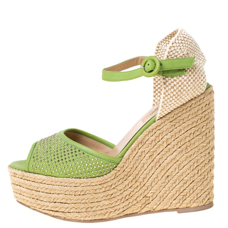 Valentino Green Studded Leather Espadrille Wedge Ankle Strap Sandals Size 39 In Good Condition In Dubai, Al Qouz 2
