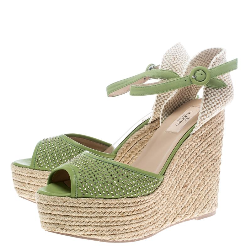 Valentino Green Studded Leather Espadrille Wedge Ankle Strap Sandals Size 41 In New Condition In Dubai, Al Qouz 2