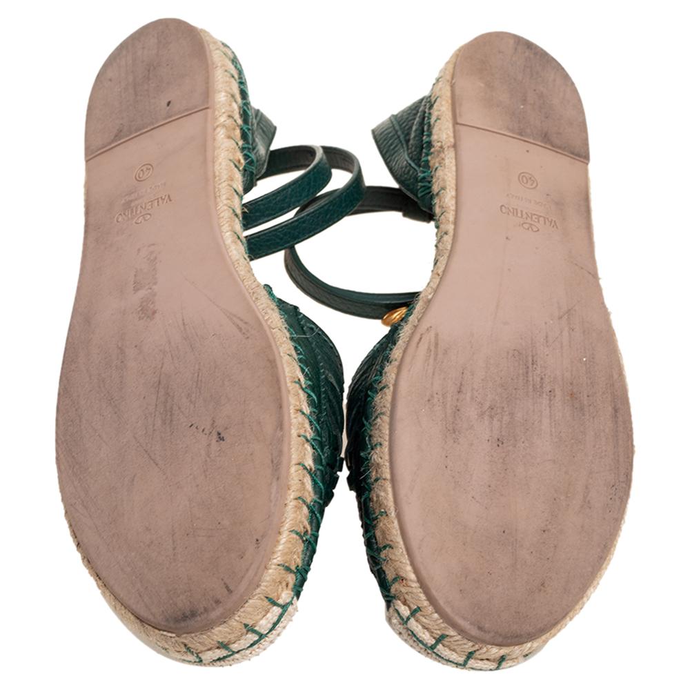 Valentino Green Weaved Leather Ankle Wrap Flat Espadrilles Size 40 In Good Condition In Dubai, Al Qouz 2