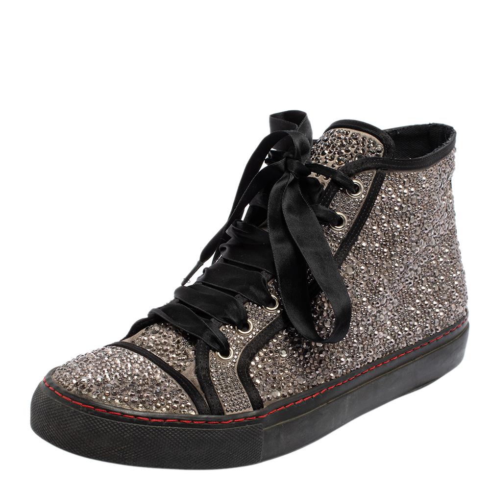 Bring home the luxurious high-fashion touch with these sneakers from Valentino. Crafted from satin, these high-top sneakers come with dazzling crystal embellishments and simple laces. You wouldn't want to miss out on such a cool pair.

