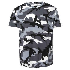 Valentino Graues T-Shirt mit Rundhalsausschnitt aus Baumwolle mit Camouflage-Druck L
