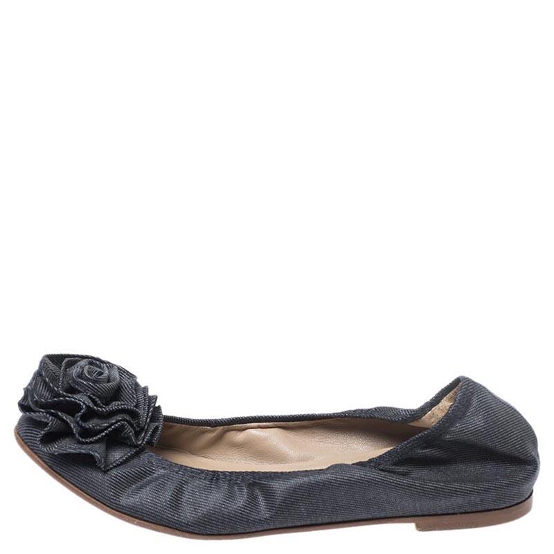 Who can say no to these ballet flats from Valentino! They're cute, durable and super comfortable. The flats are crafted from grey canvas, lined with leather and designed as round toes with flower details on the uppers.

Includes: Original Box

