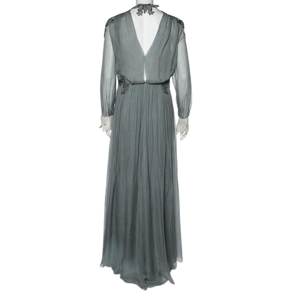 The fine artistry and the feminine silhouette of the Valentino maxi dress exhibit the label's impeccable craftsmanship in tailoring. It is stitched using quality materials, has a good fit, and can be easily styled with chic accessories, open-toe
